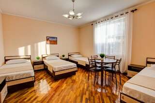 Хостелы Centre hostel Бишкек Односпальная кровать в общем номере с 4 кроватями-2